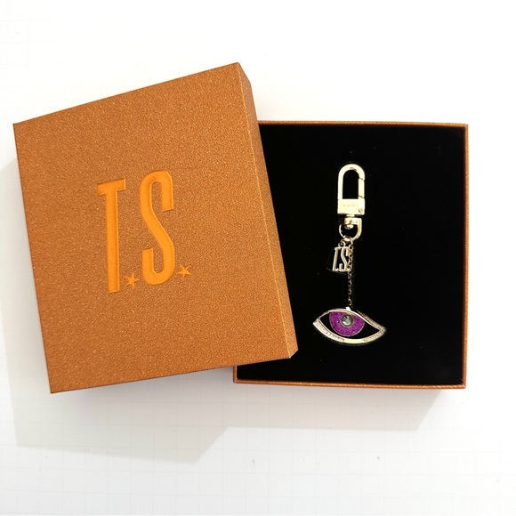 Taylor Swift TLOAS Showgirl Eye Keychain Photo Cards Limited Edition NWT - Picture 3 of 10